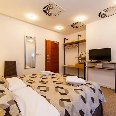 Beigli & Garden Hotel 3*
