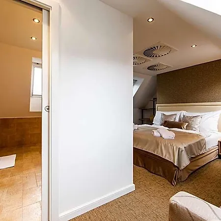 Beigli & Garden Hotel 3*