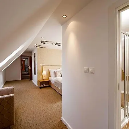 Beigli & Garden 3*