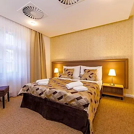 Beigli & Garden 3*