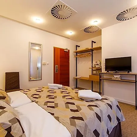 Beigli & Garden 3*