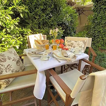 Beigli & Garden 3*
