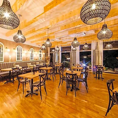 Beigli & Garden Hotel